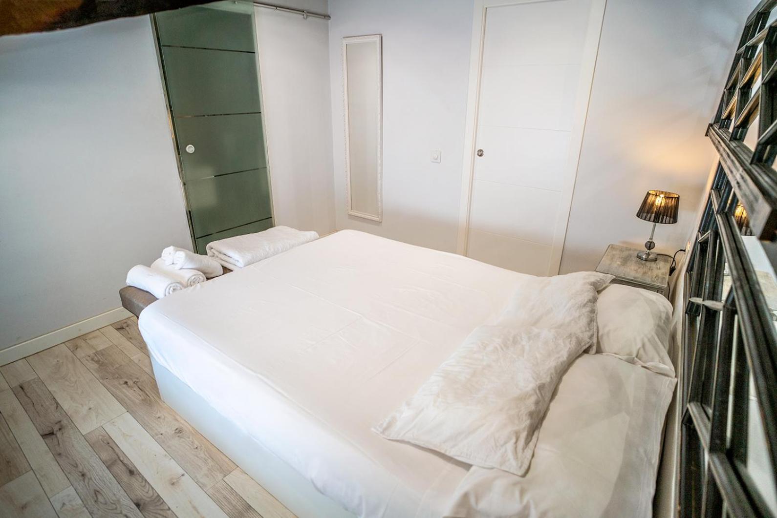 Atico Con Terraza Y Jacuzzi En El Centro Διαμέρισμα Βαλένθια Δωμάτιο φωτογραφία